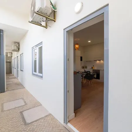 Monsanto Hill House - No. 565 -1 E *